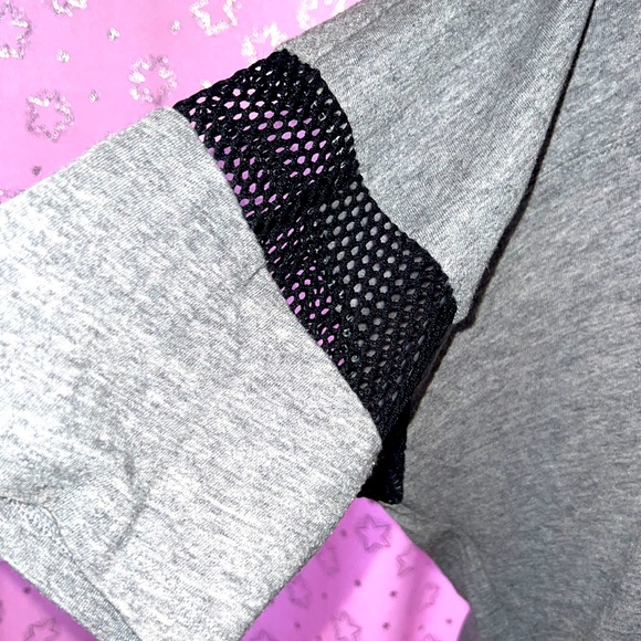 VS PINK Mesh V-Neck Tee - Picture 4 of 5